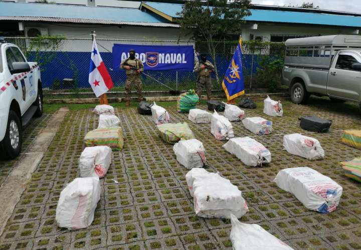 Agarran cuatro panameños transportando narcocargamento en Isla Ladrones (Video)