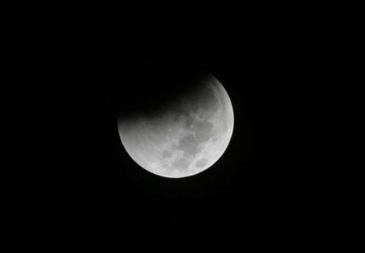 'Luna de Fresa' iluminará el cielo esta semana y dará lugar a eclipse penumbral