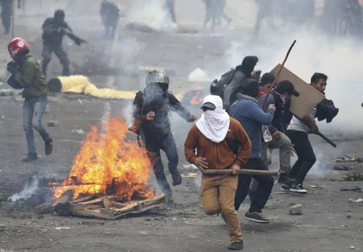 Ecuador ordena toque de queda ante protestas
