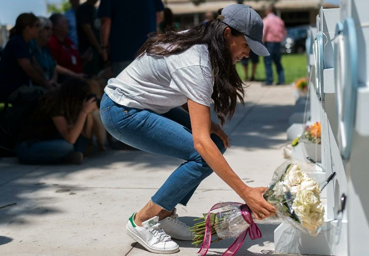 Meghan Markle rinde homenaje a las víctimas del tiroteo de Texas
