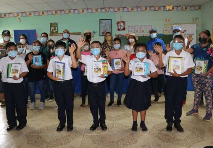 Como parte de las acciones para erradicar el trabajo infantil, la Ministra Doris Zapata Acevedo y su viceministro, Roger Tejada, realizó la inauguración del Centro Comunitario Integral de San Sebastián de Ocú.