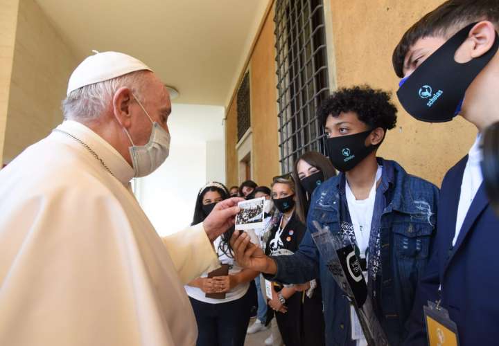 El Papa se reúne con jóvenes panameños en sede vaticana de  Scholas Ocurrentes 