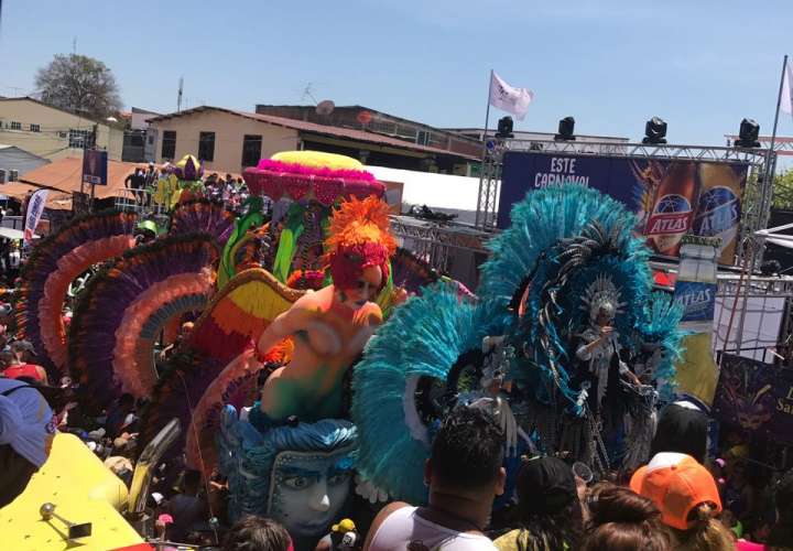 Reinas tableñas no se dejan en segundo día de Carnaval