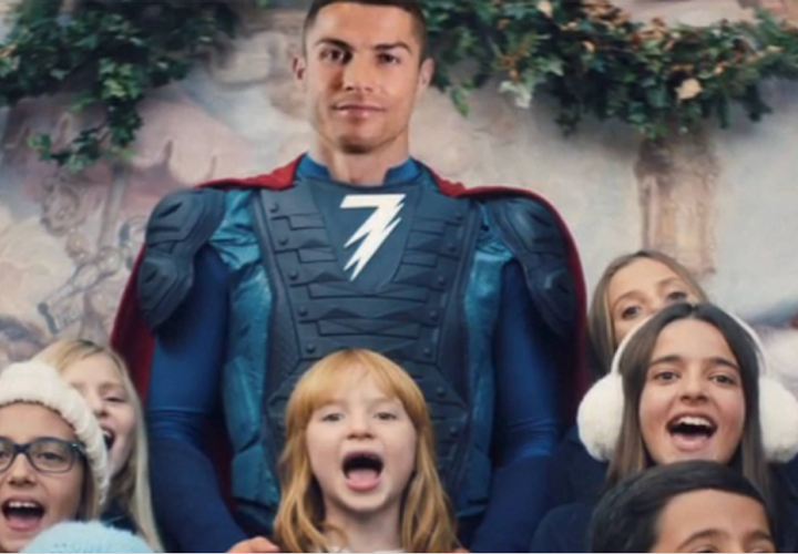 En el comercial, CR7 aparece vestido de superhéroe. Foto: Internet