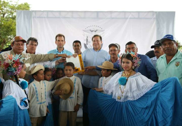 En la imagen el presidente de la República, Juan Carlos Varela, en el acto de entrega de rehabilitación de carretera en Boquerón.