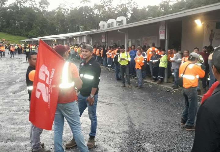 Trabajadores de Minera Panamá en huelga por supuesto abuso laboral