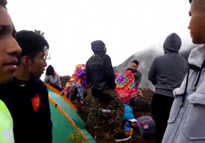 Rescatan a 16 excursionistas en el Volcán Barú