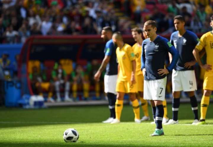 La selección de Francia le gana a Australia con dificultad