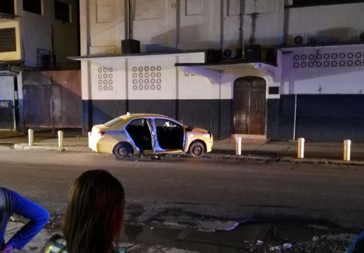 Lo matan dentro de un taxi en Colón (Videos)