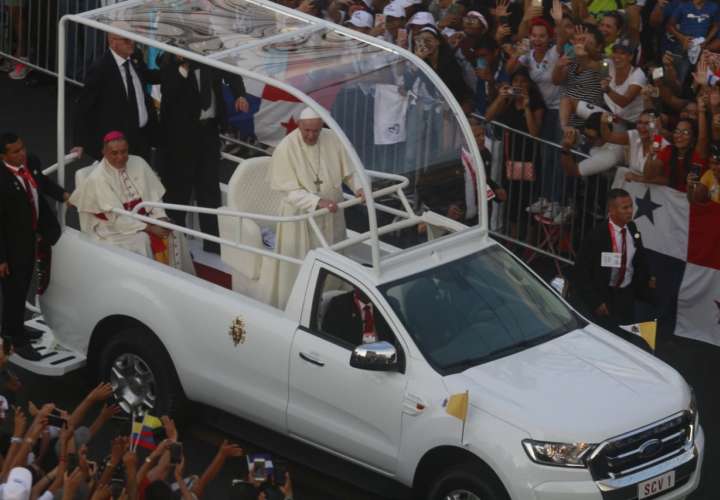 Paso del papa Francisco a la altura de la Intersección de la Vía Fernández de Córdoba y Vía España. Foto: Edwards Santos