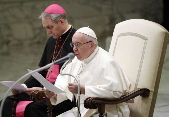 El Papa Francisco entrega su mensaje en la sala de Pablo VI con motivo de su audiencia general semanal en el Vaticano, el miércoles 6 de febrero de 2019.  Foto AP 