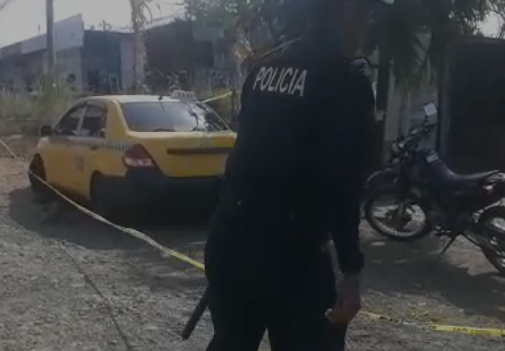 Policía ubica taxi que utilizaron asaltantes