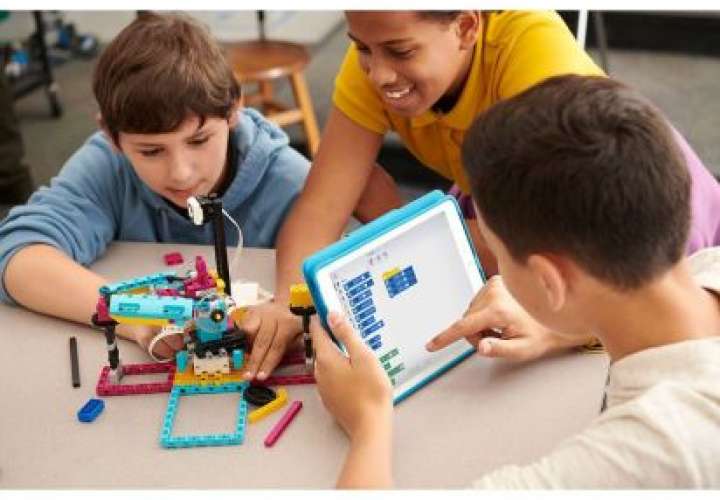 LEGO mezcla ladrillos y STEAM para fomentar la confianza de los estudiantes