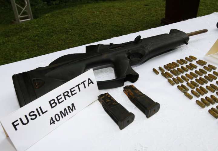 Confiscan 5 armas de guerra en una lancha en Guna Yala