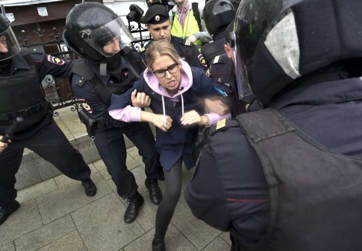 La policía de Moscú suprime protesta y arresta a 600 personas