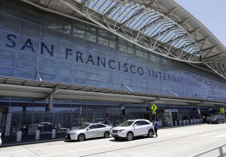 Aeropuerto de San Francisco prohíbe las botellas de plástico