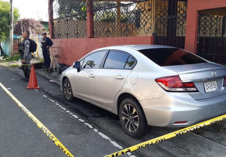 Sicarios abandonaron el vehículo en calle 2da Paraíso. Foto: Edwards Santos