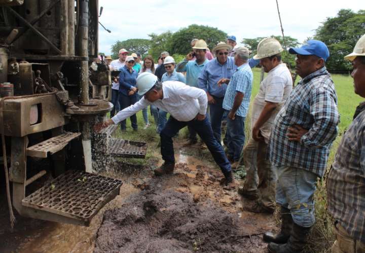 Ubican agua a 70 pies de profundidad en pozo perforado en Los Santos