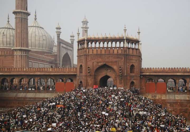 Suben a 23 los muertos por las protestas en India
