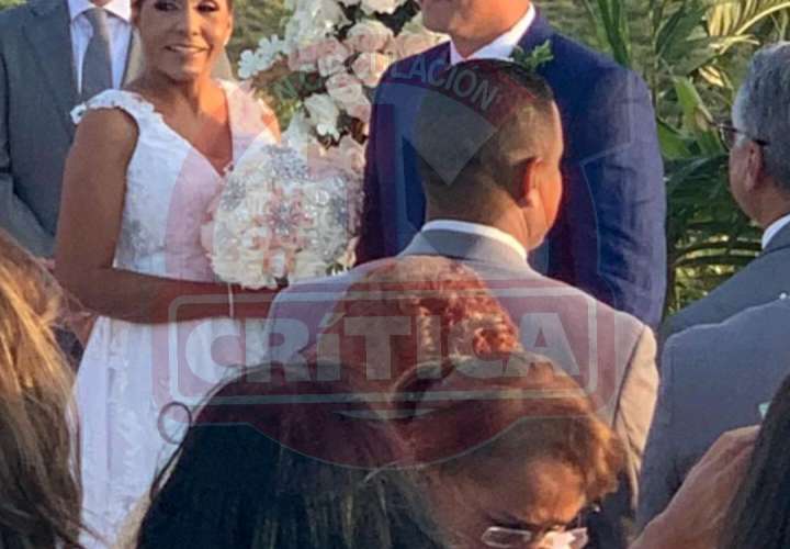 Yanibel y Quibian se casan al aire libre en Capira
