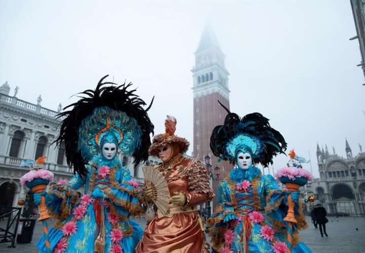 Cancelan Carnaval de Venecia y cierran escuelas en 3 regiones por coronavirus