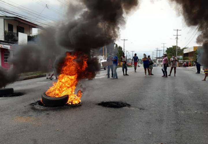 Protestas continúan pese a promesa de Gobernadora de entregar ayuda solidaria