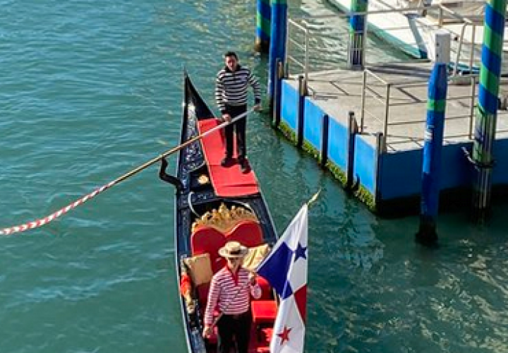 Gondoleros rinden homenaje a Panamá desde el Gran Canal de Venecia (Video)