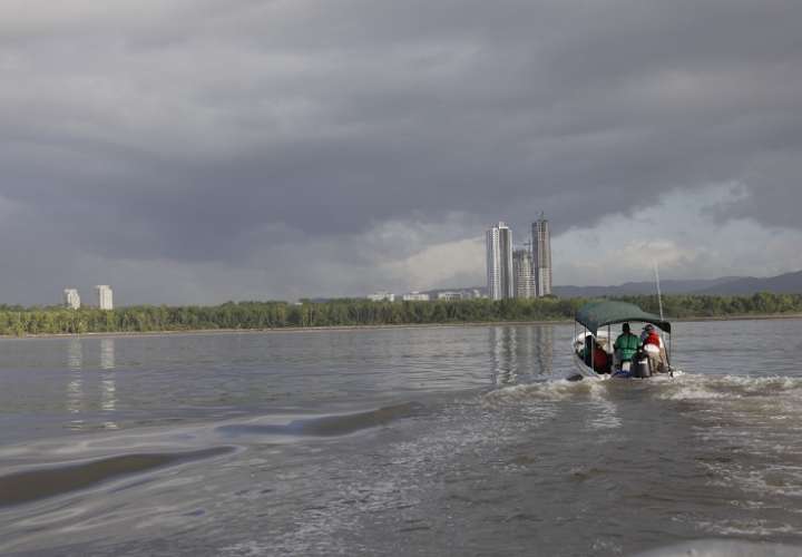 Autoridades realizaron una inspección marina y terrestre por las costas de Panamá Viejo.