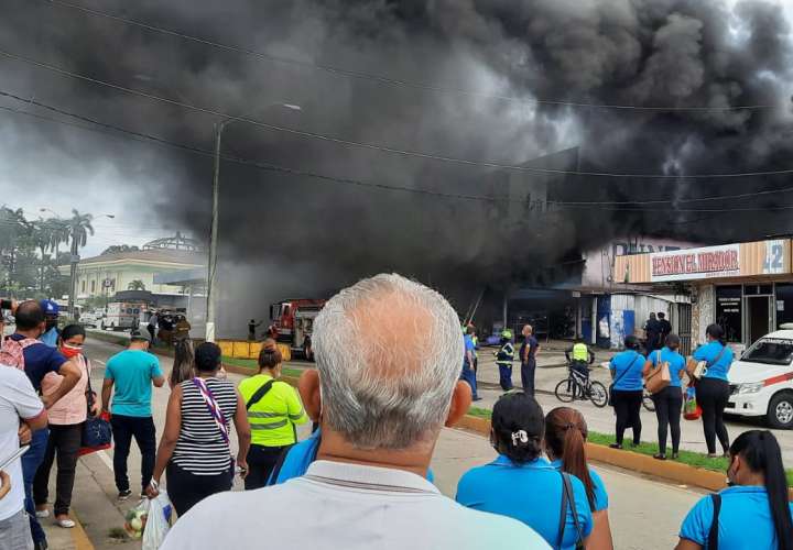 Arde almacén de  Veraguas; colaboradores lloran por las pérdidas (Videos)