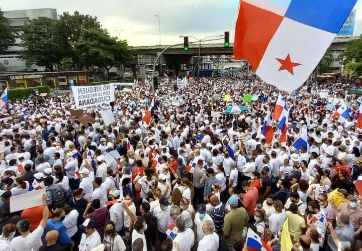 Panameños acuden al llamado de una vigilia pacífica (Videos)