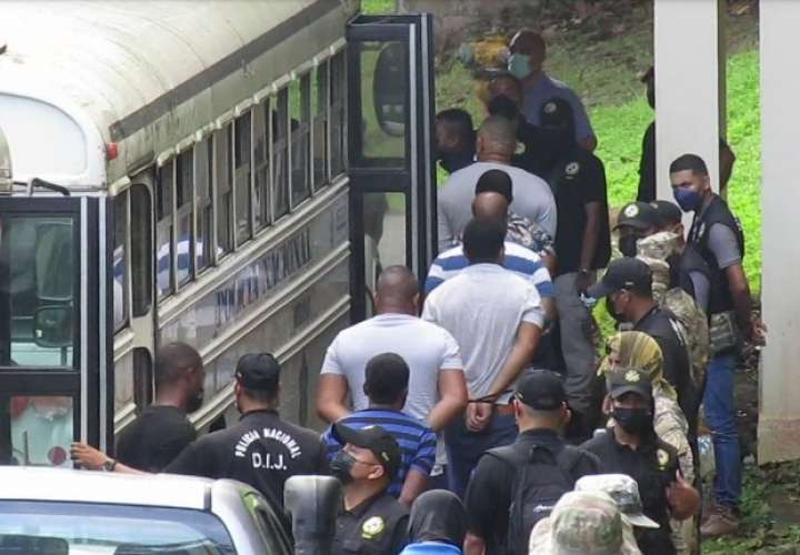 Los indiciados llegaron en dos autobuses al SPA fuertemente custodiados. Foto: Edwards Santos