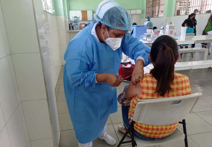 El mejor regalo del mundo es vacunarse, dicen funcionarios del Minsa 