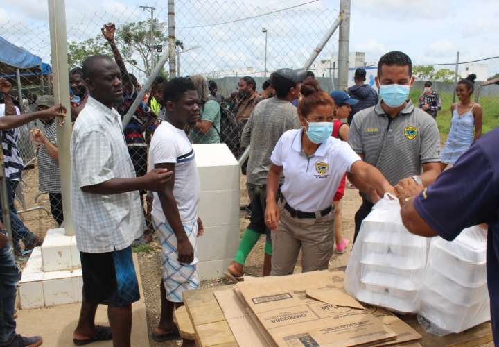 Detallan contrato con empresa que distribuye comida a migrantes 