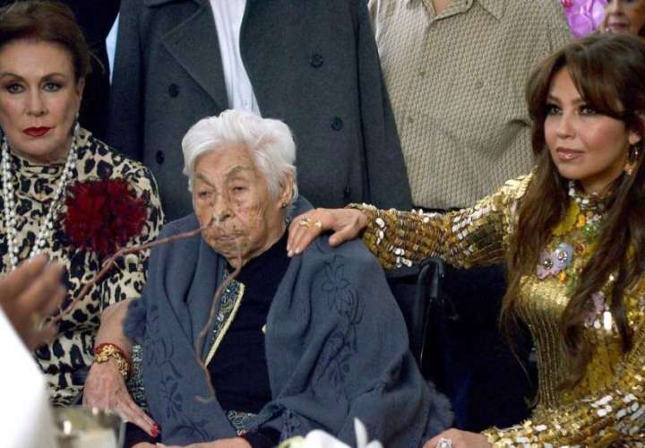 Muere la abuela de Thalía y Laura Zapata; hay algunas polémicas