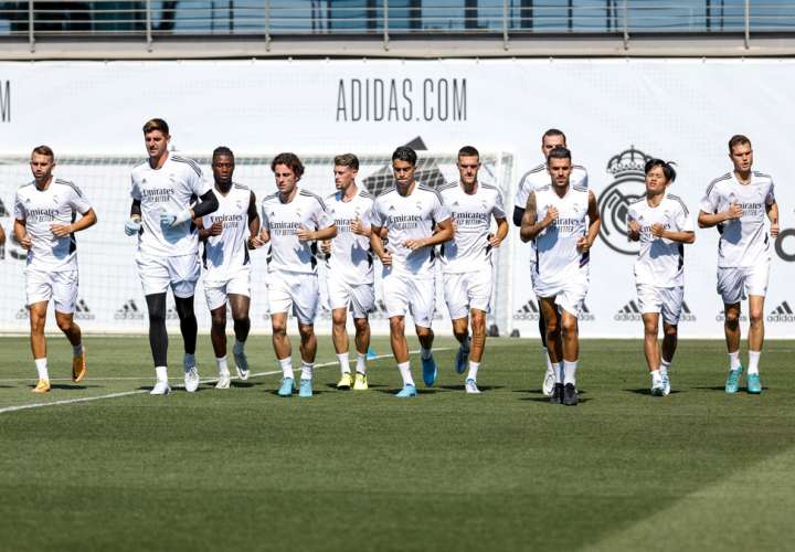 Los jugadores del Madrid en pleno entrenamiento, hoy, /Foto: Real Madrid CF