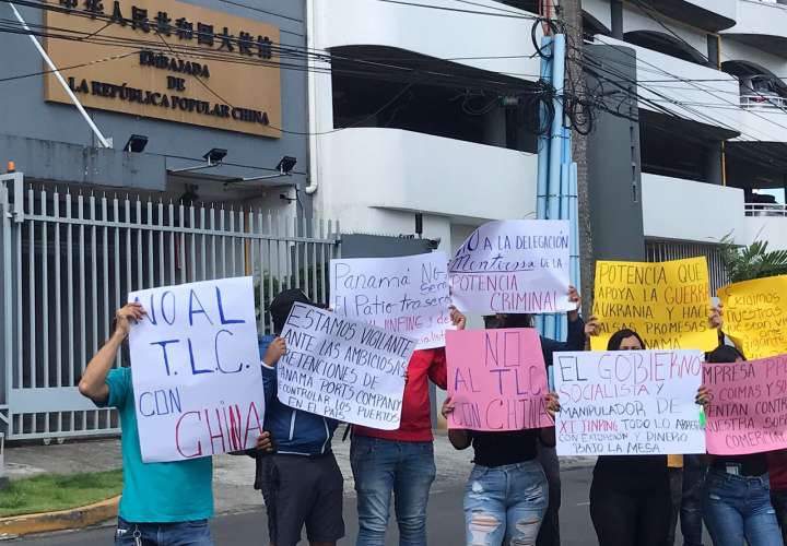 Estudiantes dicen no al TLC con China [Video]