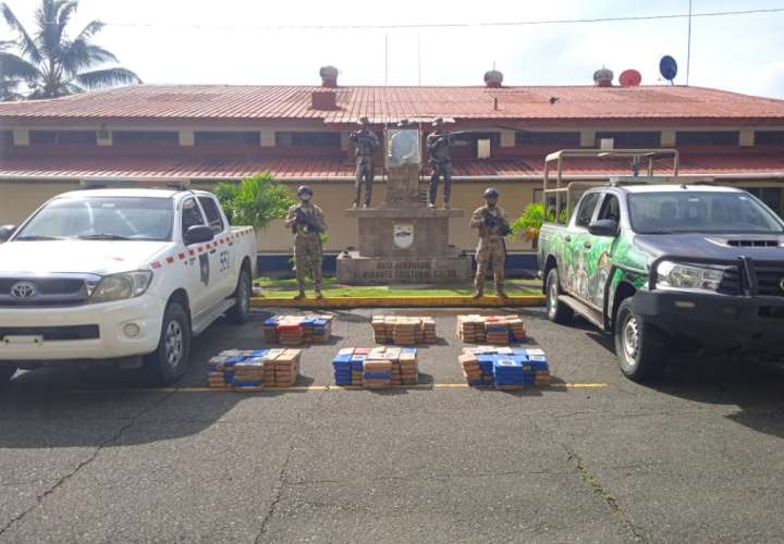  Incautan más de 300 paquetes de droga en buque mercante en Colón