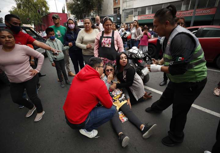  Un sismo de magnitud 7,4 sacude el centro de México