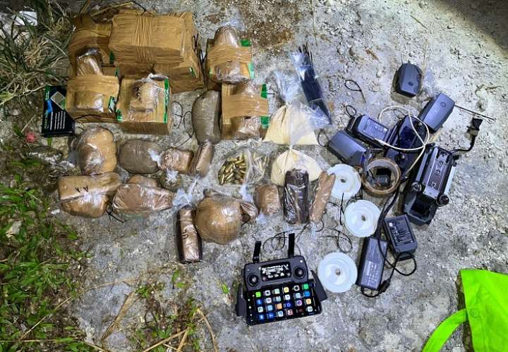 El dron  transportaba 34 bolsas con presunta marihuana y cocaína.