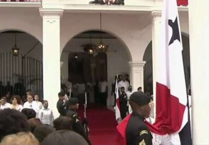 Panamá rinde tributo a los símbolos patrios [Video]