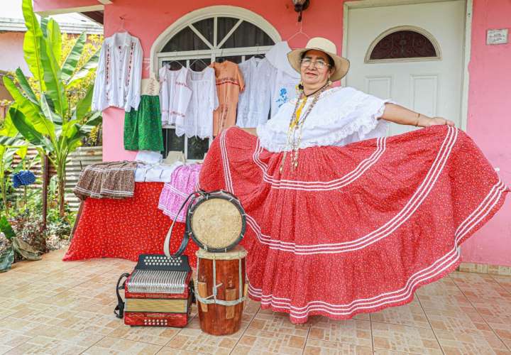Lucresia Chávez, artesana ocueña que hace patria 