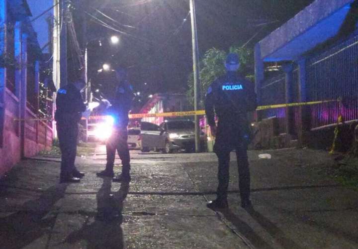 Escena del homicidio ocurrido en la calle J, Paraíso, distrito de San Miguelito.  (Foto-Video: Alexander Santamaría)