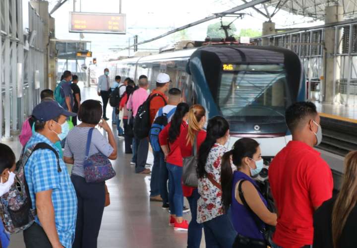 Panamá levantará uso de mascarillas en el transporte público