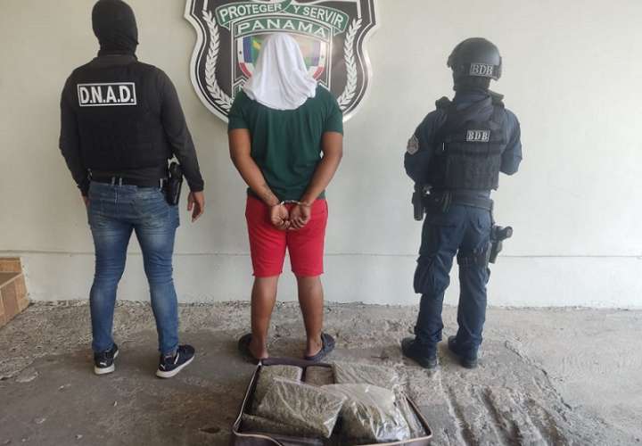 El presunto microtraficante de drogas fue aprehendido en el sector La Cecilia.