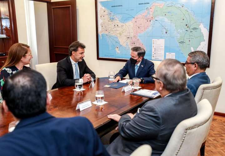 El presidente Laurentino Cortizo se reunió con directivos de Johnson & Johnson