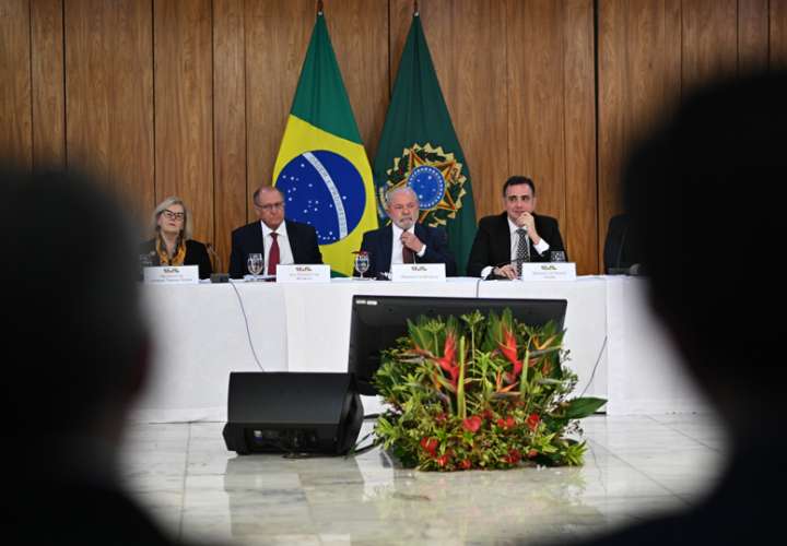 De izquierda a derecha, la presidenta del Supremo Tribunal Federal, Rosa Weber; el vicepresidente de Brasil, Geraldo Alckmin; el presidente de Brasil, Luiz Inácio Lula da Silva, y el presidente del Senado Federal, Rodrigo Pacheco. EFE