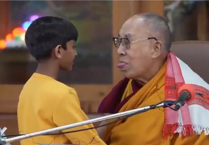 Tibetanos defienden al Dalái Lama por polémico video; culpan a China