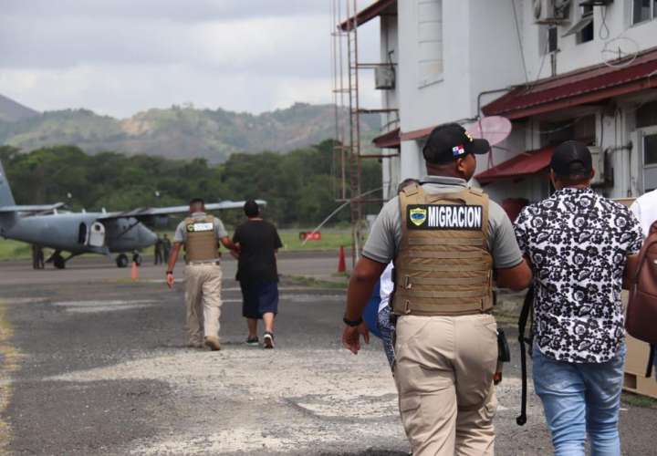 Panamá deporta a 10 colombianos por infracciones migratorias