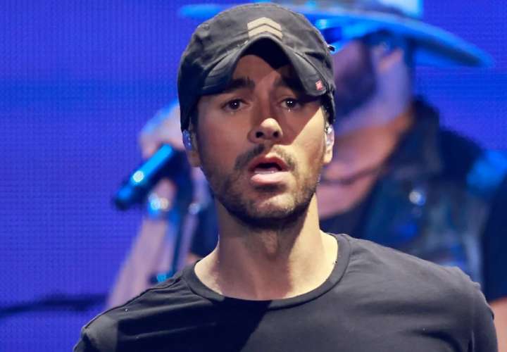Enrique Iglesias causa preocupa a sus fans por una neumonía