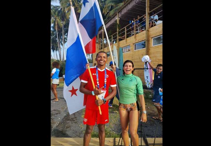 Los panameños Verónica Correa y Edwin Nuñez, se alzaron con el oro en el surf, en los Juegos Centroamericanos y del Caribe.